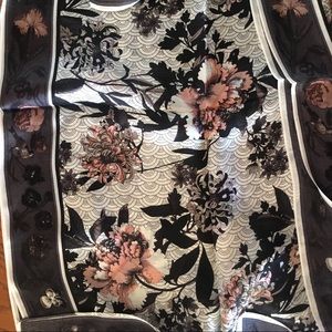 NWT Vince Camuto 100% Silk Scarf